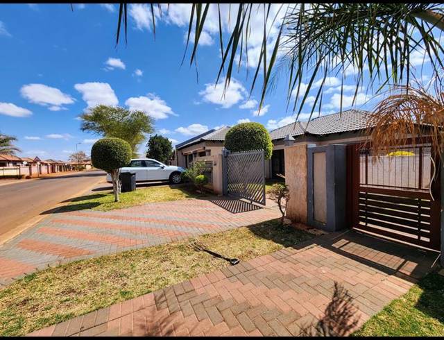 3 BEDROOM PROPERTY TO RENT IN THE ORCHARDS